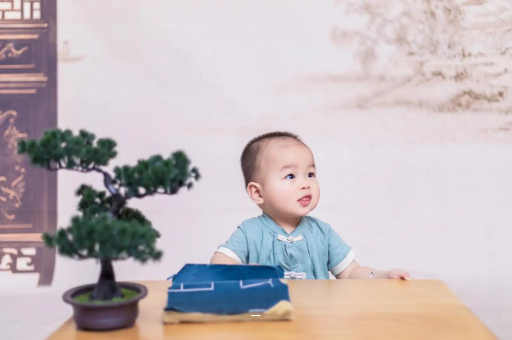 东明三个月宝宝抬头不稳